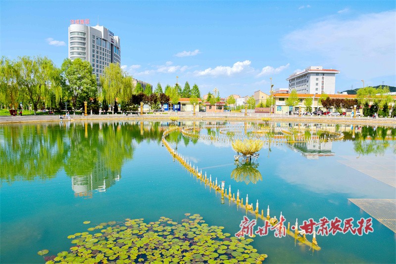 美丽如画的莲花湖公园.jpg